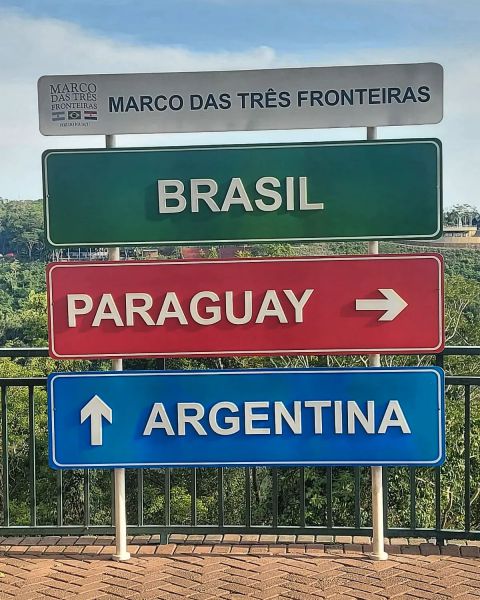 Hito de las tres fronteras y Cataratas del IguazÃº